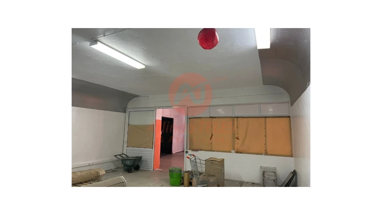 Armazém para Venda em Praia da Vitoria (Santa Cruz) Foto 68