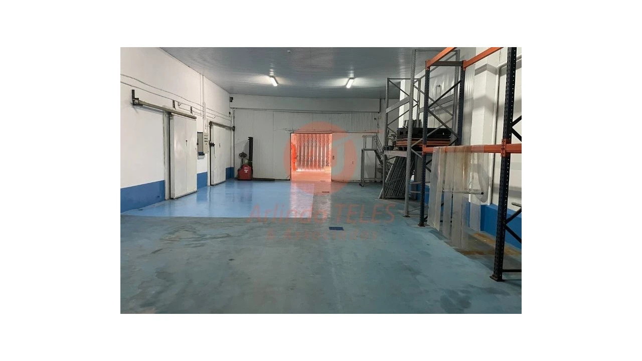 Armazém para Venda em Praia da Vitoria (Santa Cruz) Foto 22