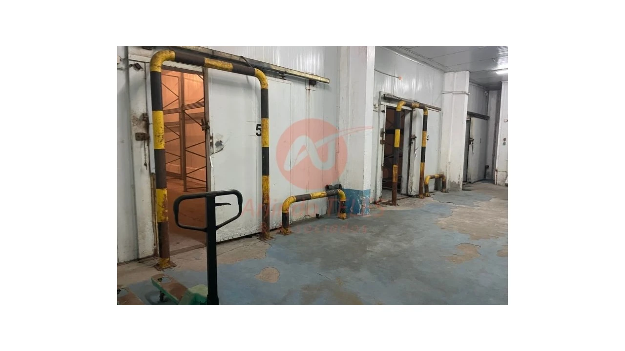 Armazém para Venda em Praia da Vitoria (Santa Cruz) Foto 31