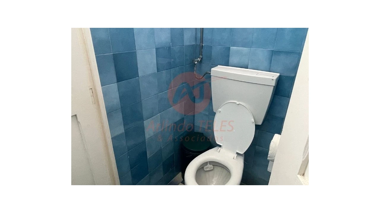 Armazém para Venda em Praia da Vitoria (Santa Cruz) Foto 59