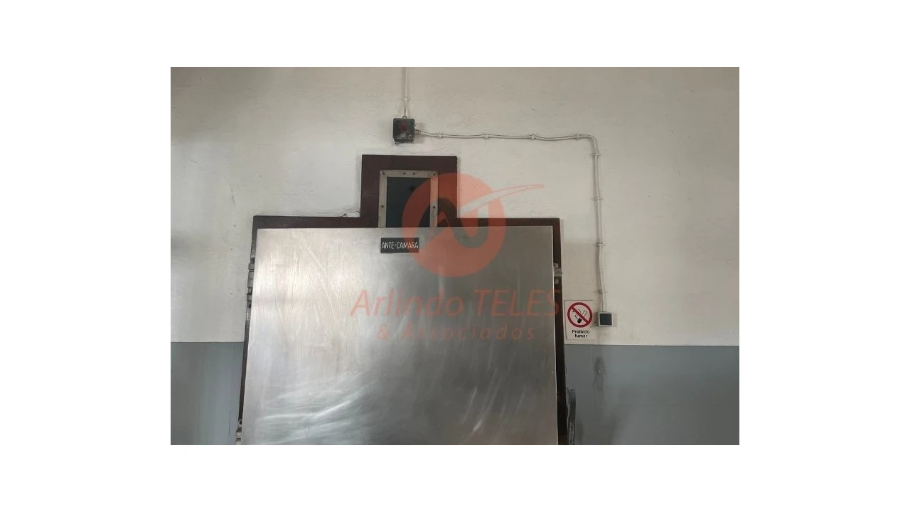 Armazém para Venda em Praia da Vitoria (Santa Cruz) Foto 11