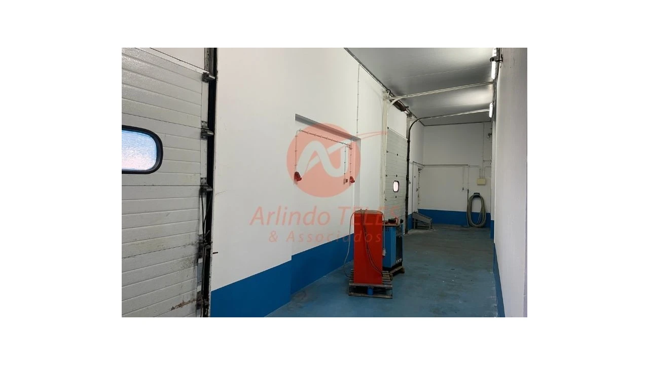 Armazém para Venda em Praia da Vitoria (Santa Cruz) Foto 37