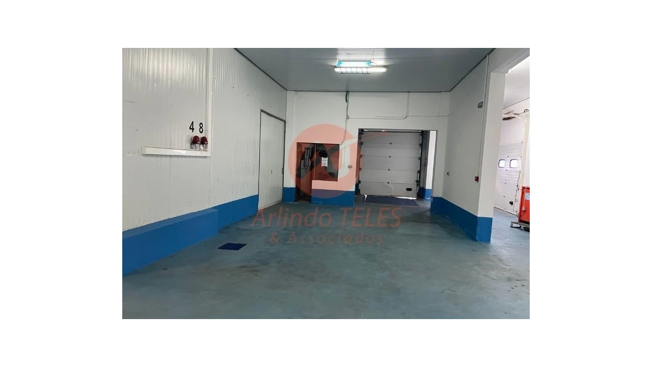 Armazém para Venda em Praia da Vitoria (Santa Cruz) Foto 34