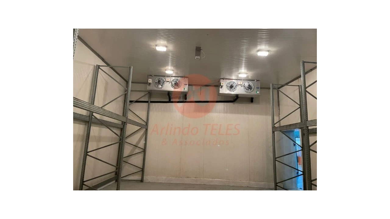 Armazém para Venda em Praia da Vitoria (Santa Cruz) Foto 26