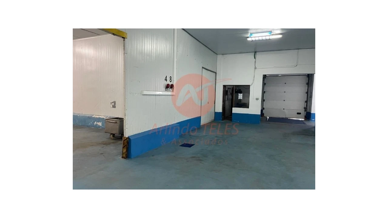 Armazém para Venda em Praia da Vitoria (Santa Cruz) Foto 32