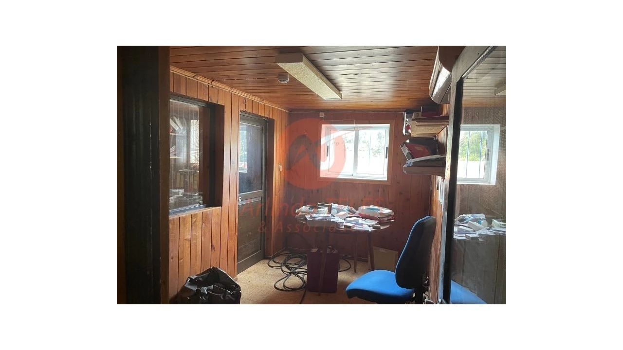 Armazém para Venda em Praia da Vitoria (Santa Cruz) Foto 49