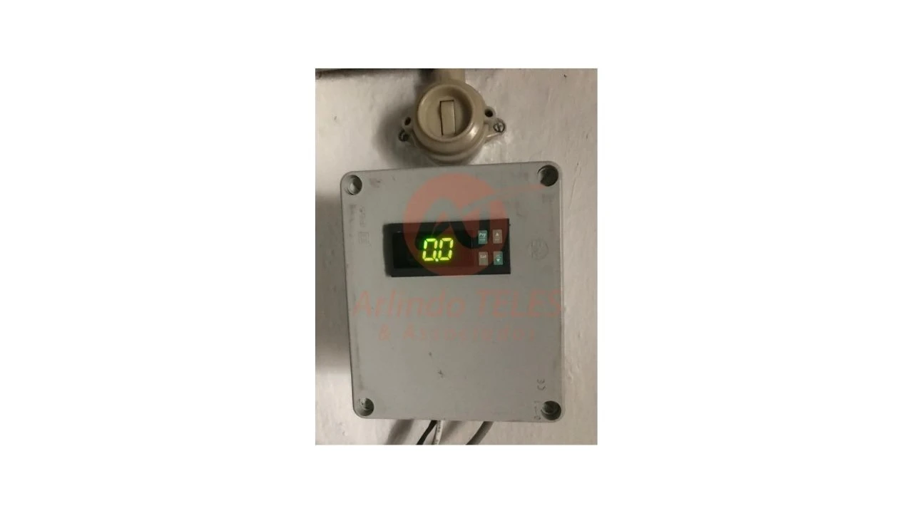 Armazém para Venda em Praia da Vitoria (Santa Cruz) Foto 30