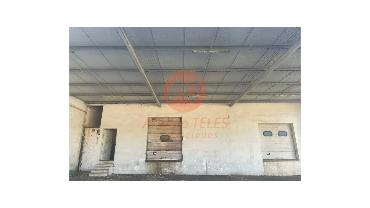 Armazém para Venda em Praia da Vitoria (Santa Cruz) Foto 10