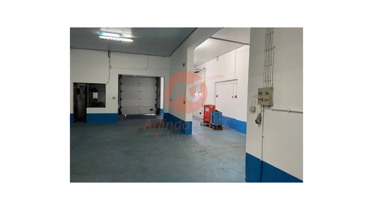 Armazém para Venda em Praia da Vitoria (Santa Cruz) Foto 33