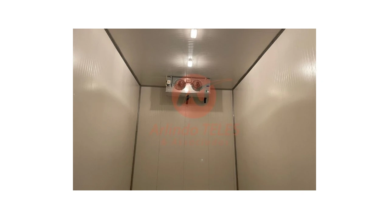 Armazém para Venda em Praia da Vitoria (Santa Cruz) Foto 25