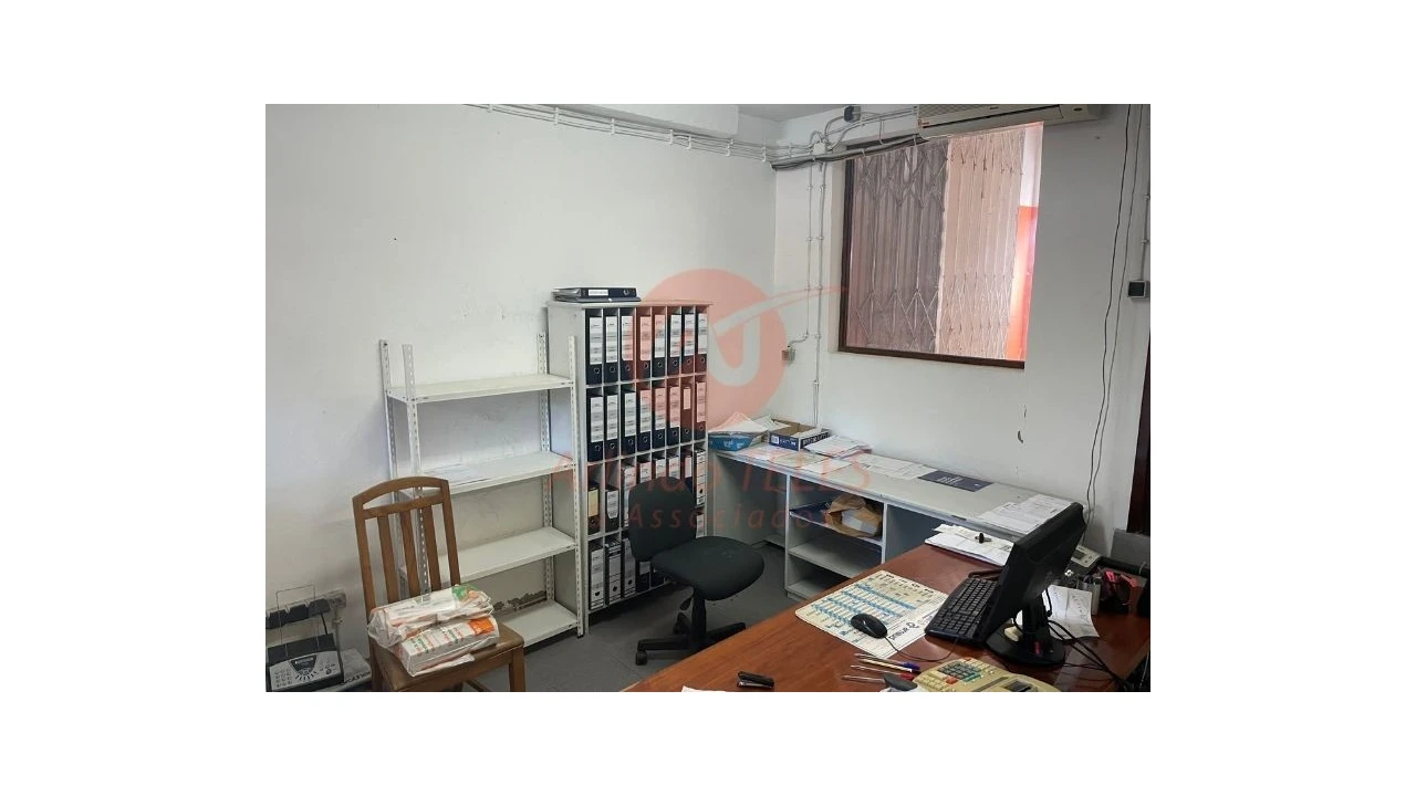 Armazém para Venda em Praia da Vitoria (Santa Cruz) Foto 53