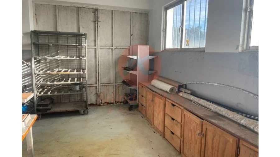 Armazém para Venda em Praia da Vitoria (Santa Cruz) Foto 70