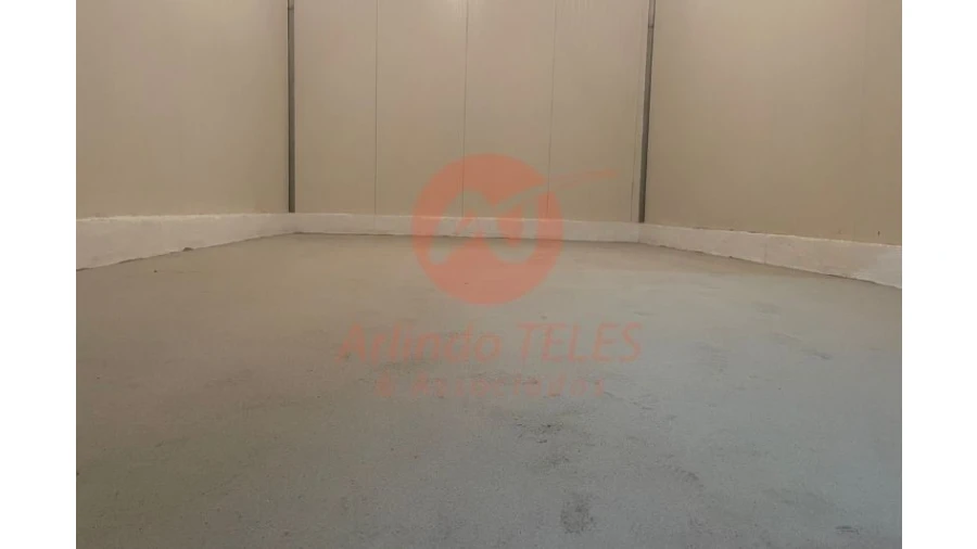 Armazém para Venda em Praia da Vitoria (Santa Cruz) Foto 24