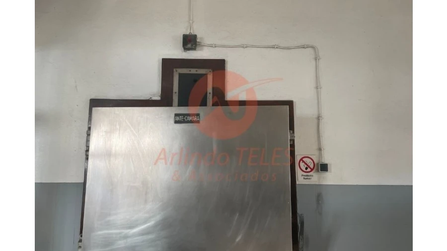 Armazém para Venda em Praia da Vitoria (Santa Cruz) Foto 11