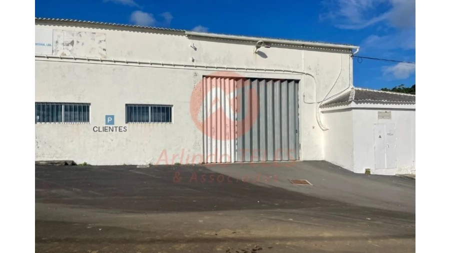 Armazém para Venda em Praia da Vitoria (Santa Cruz) Foto 2