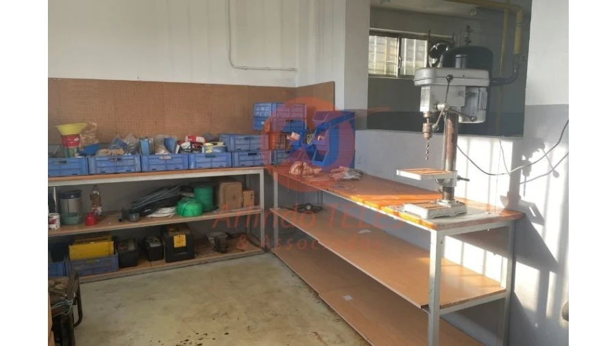 Armazém para Venda em Praia da Vitoria (Santa Cruz) Foto 71