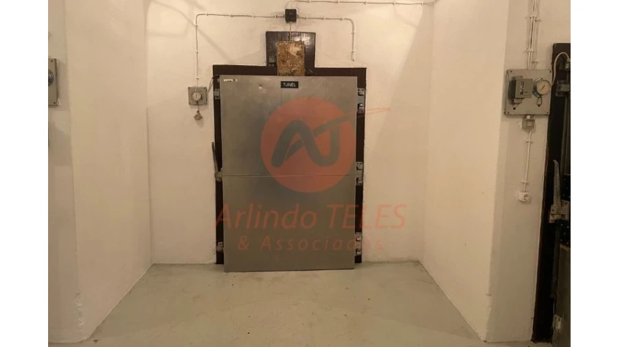 Armazém para Venda em Praia da Vitoria (Santa Cruz) Foto 12