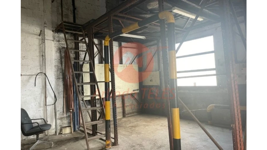 Armazém para Venda em Praia da Vitoria (Santa Cruz) Foto 73