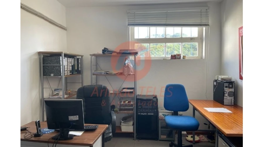 Armazém para Venda em Praia da Vitoria (Santa Cruz) Foto 54