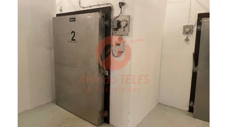 Armazém para Venda em Praia da Vitoria (Santa Cruz) Foto 13