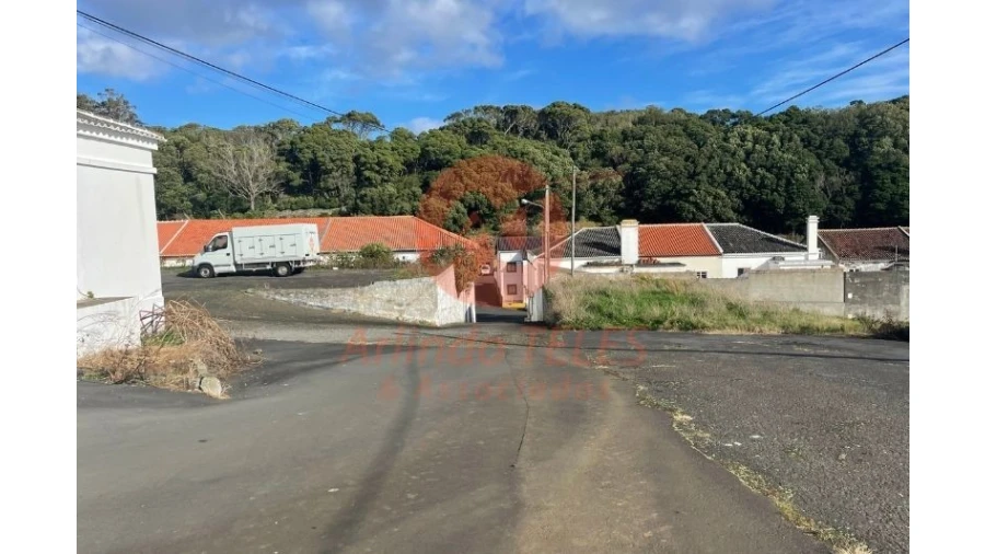 Armazém para Venda em Praia da Vitoria (Santa Cruz) Foto 4