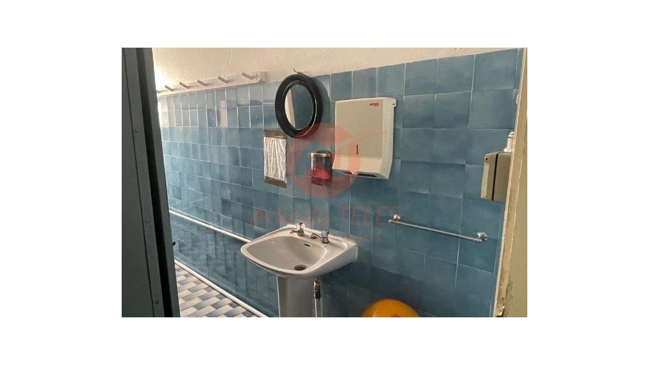 Armazém para Venda em Praia da Vitoria (Santa Cruz) Foto 61