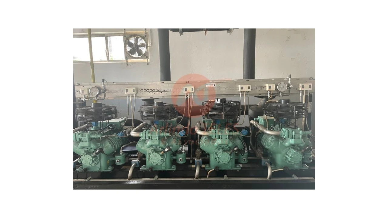 Armazém para Venda em Praia da Vitoria (Santa Cruz) Foto 17