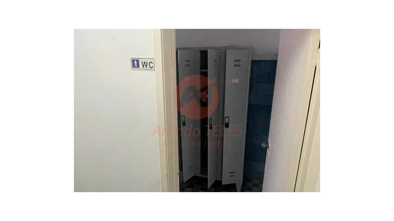 Armazém para Venda em Praia da Vitoria (Santa Cruz) Foto 57