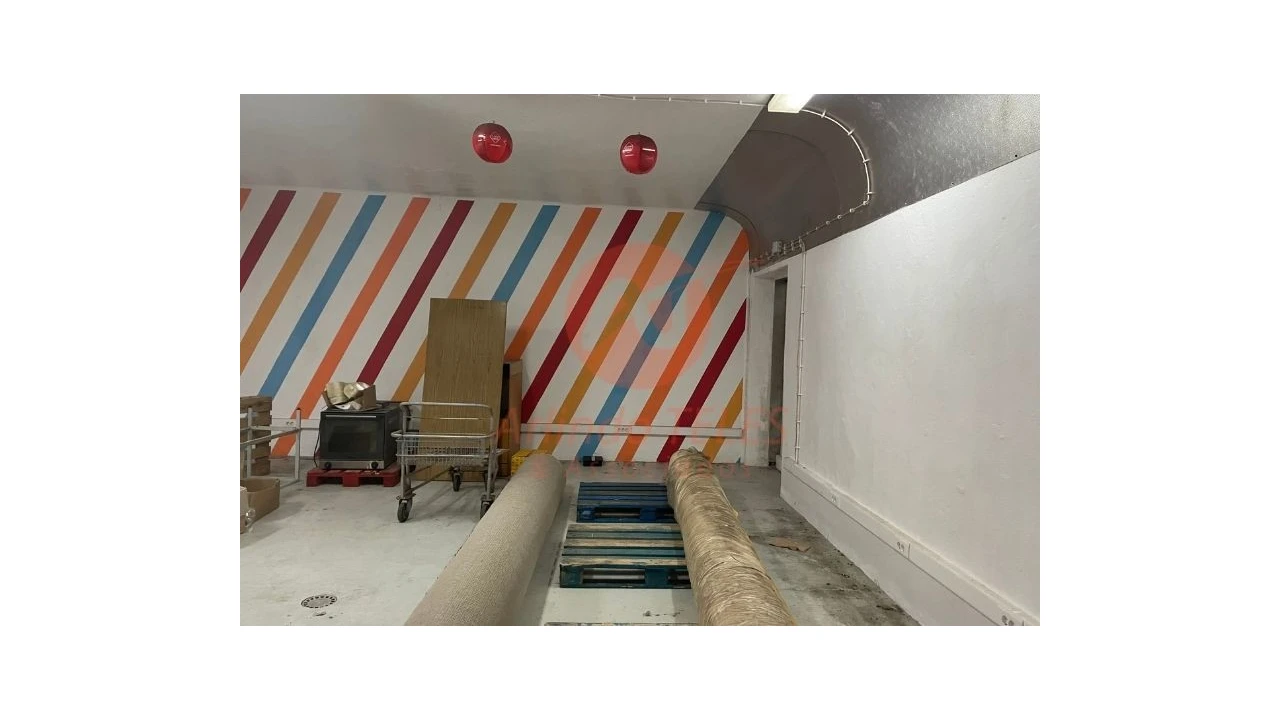 Armazém para Venda em Praia da Vitoria (Santa Cruz) Foto 69