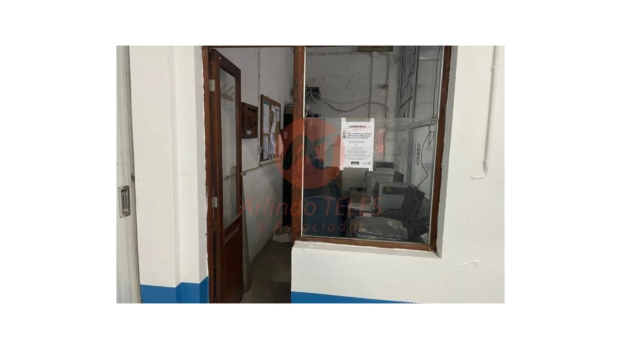 Armazém para Venda em Praia da Vitoria (Santa Cruz) Foto 40