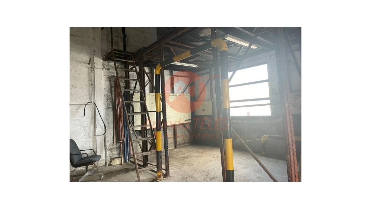 Armazém para Venda em Praia da Vitoria (Santa Cruz) Foto 73