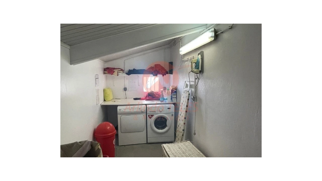 Armazém para Venda em Praia da Vitoria (Santa Cruz) Foto 63