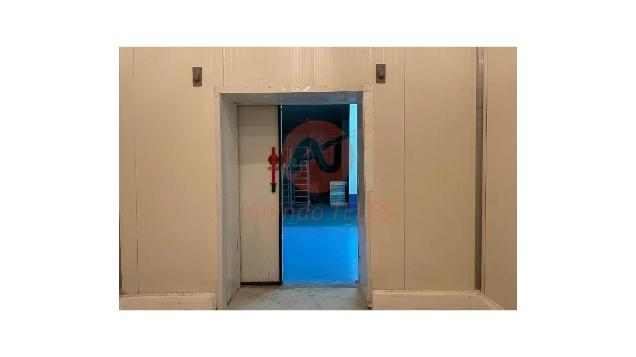 Armazém para Venda em Praia da Vitoria (Santa Cruz) Foto 23