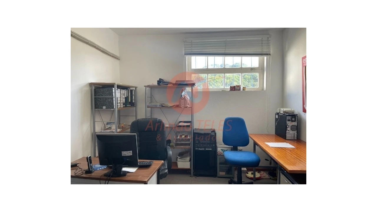 Armazém para Venda em Praia da Vitoria (Santa Cruz) Foto 54