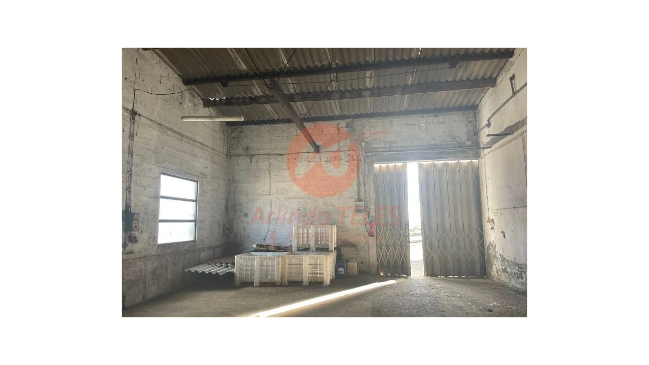 Armazém para Venda em Praia da Vitoria (Santa Cruz) Foto 72