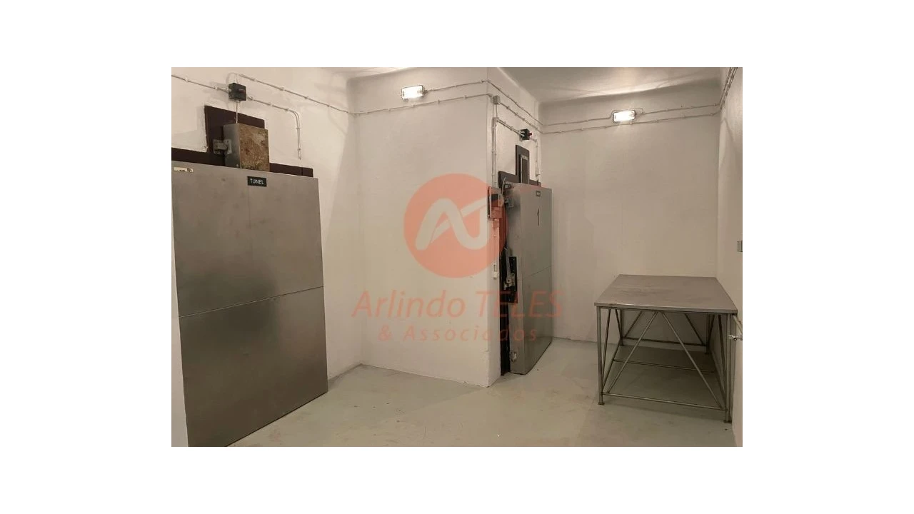 Armazém para Venda em Praia da Vitoria (Santa Cruz) Foto 15