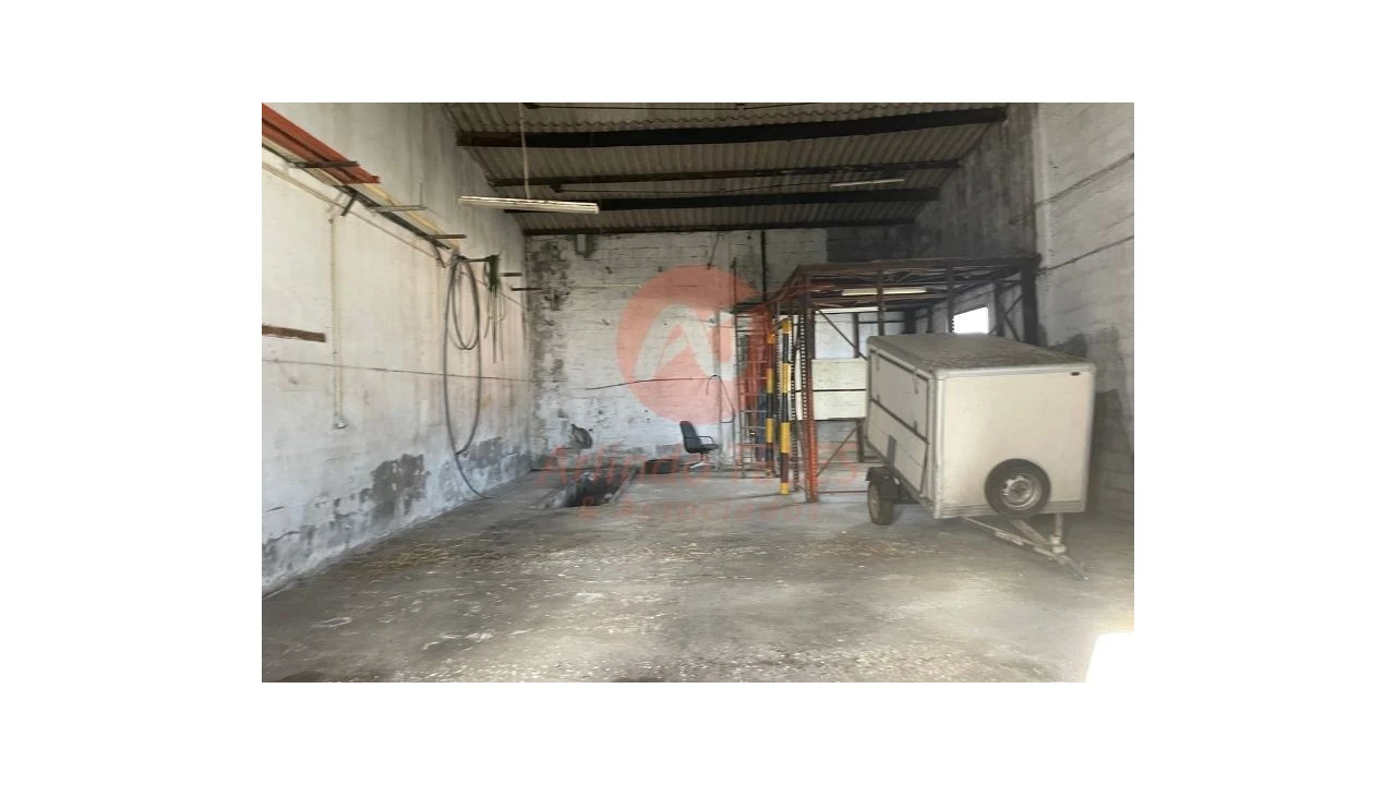 Armazém para Venda em Praia da Vitoria (Santa Cruz) Foto 74