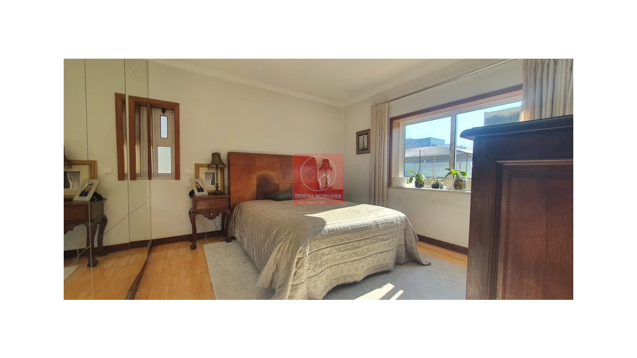 Moradia T5 para Venda em Arcozelo Foto 12