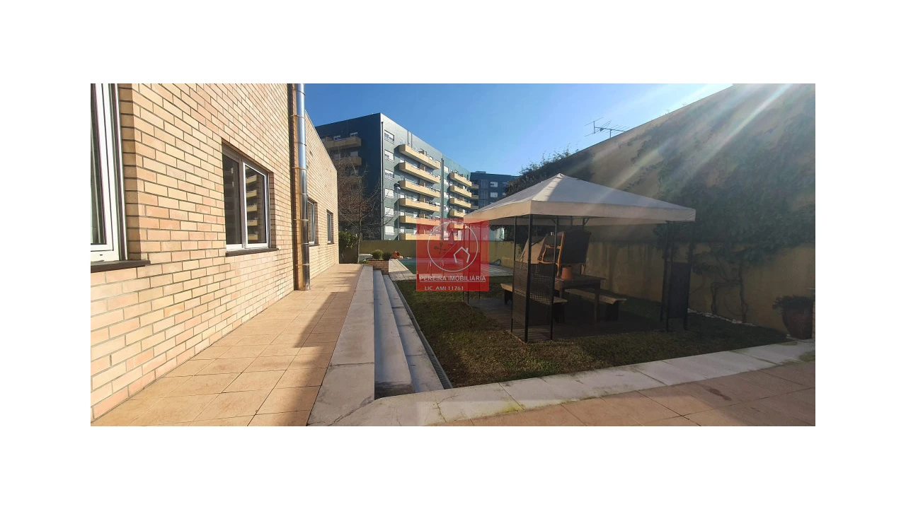 Moradia T5 para Venda em Arcozelo Foto 21