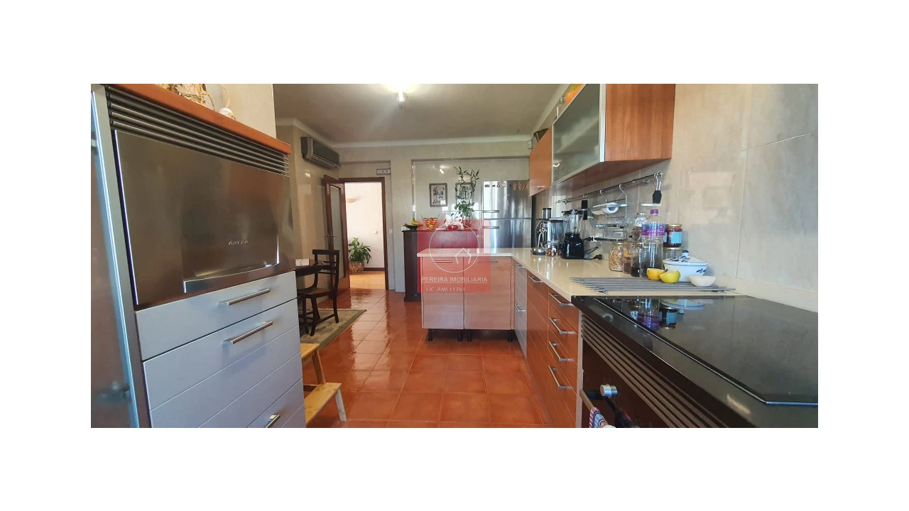 Moradia T5 para Venda em Arcozelo Foto 3