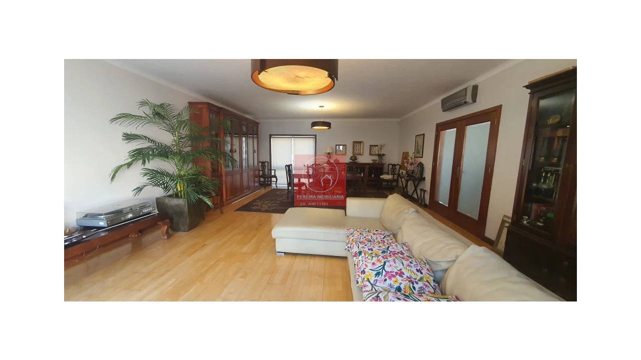 Moradia T5 para Venda em Arcozelo Foto 1