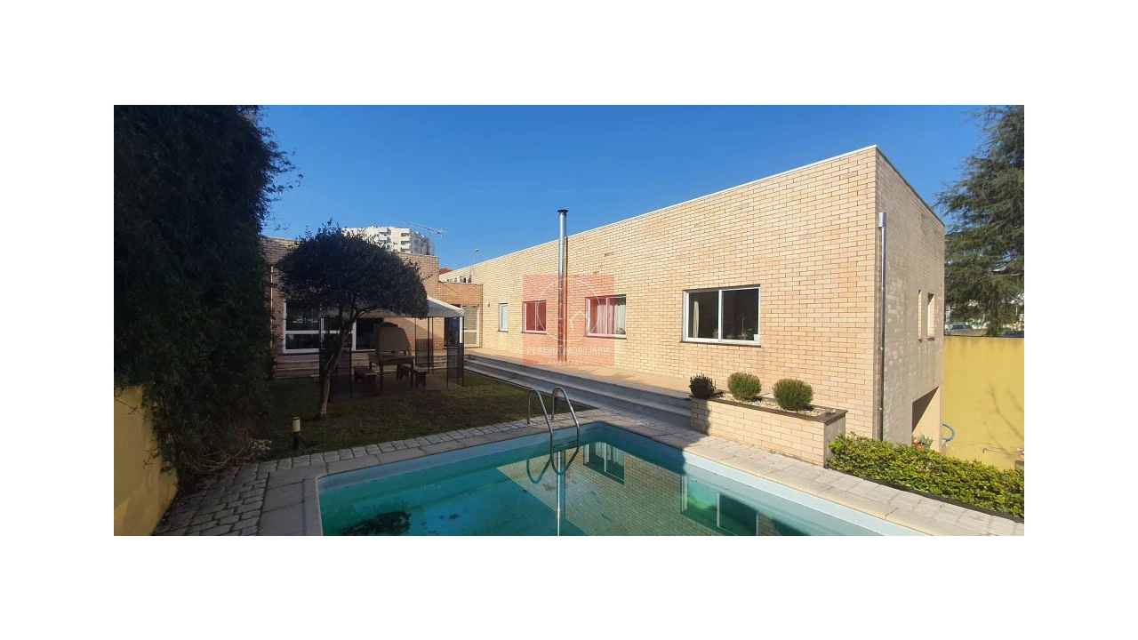 Moradia T5 para Venda em Arcozelo Foto 20