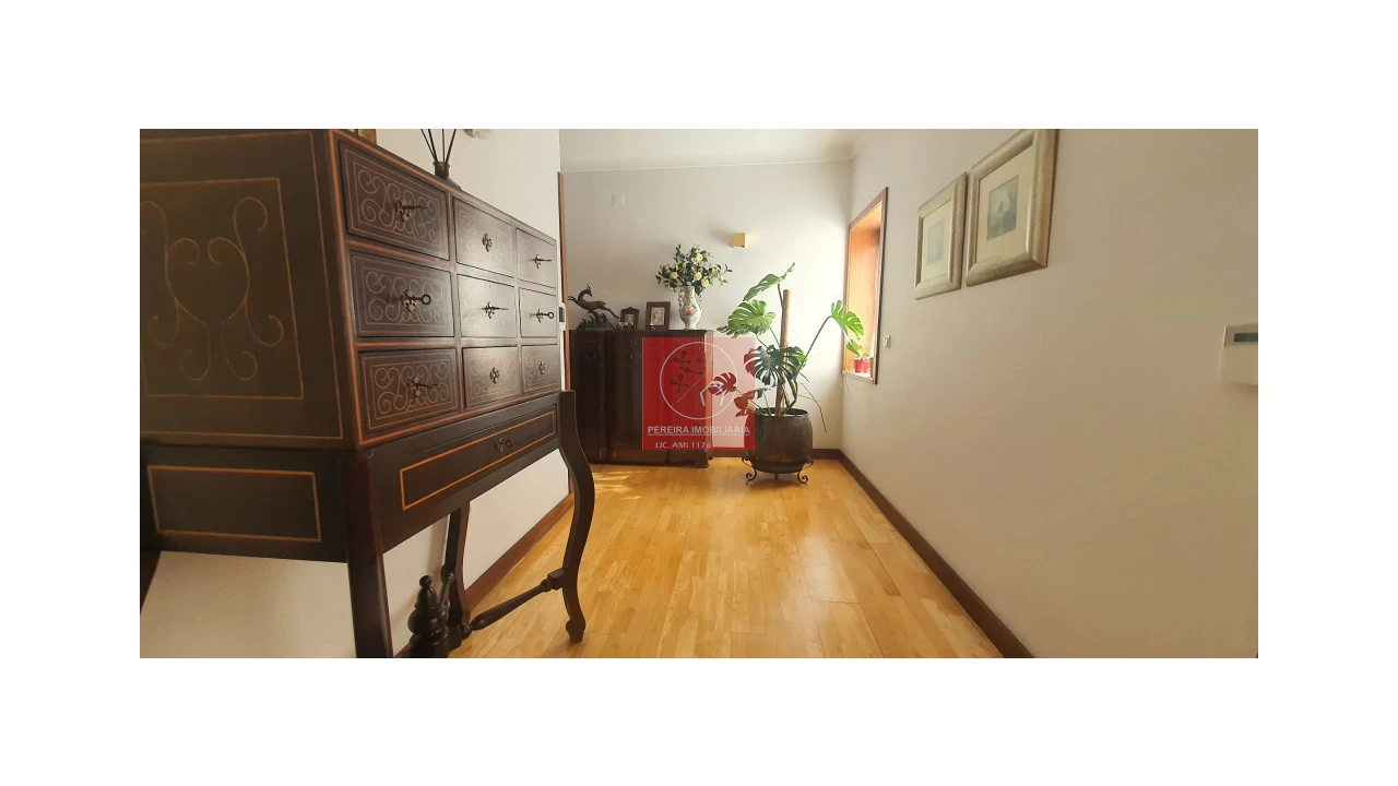 Moradia T5 para Venda em Arcozelo Foto 18