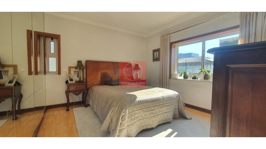 Moradia T5 para Venda em Arcozelo Foto 12