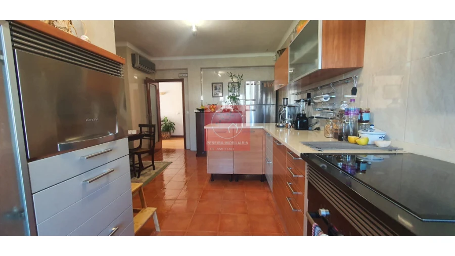 Moradia T5 para Venda em Arcozelo Foto 3