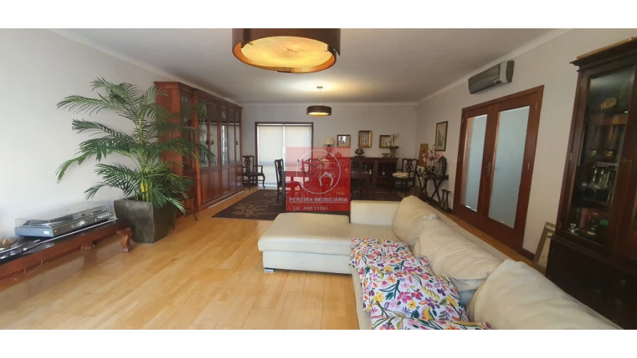 Moradia T5 para Venda em Arcozelo Foto 1