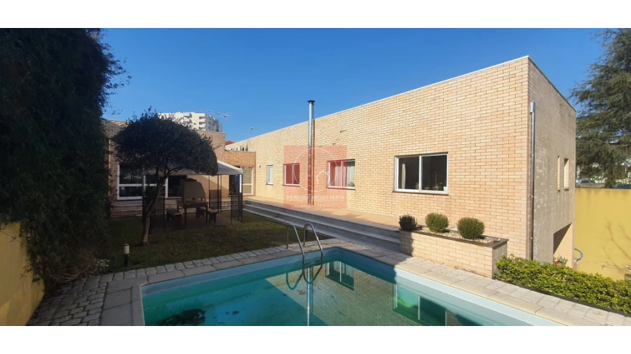 Moradia T5 para Venda em Arcozelo Foto 20