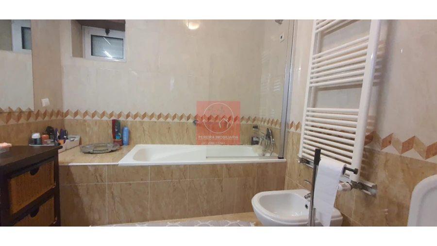 Moradia T5 para Venda em Arcozelo Foto 17