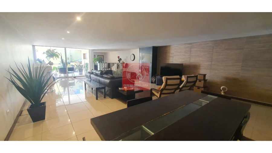 Moradia T5 para Venda em Arcozelo Foto 2