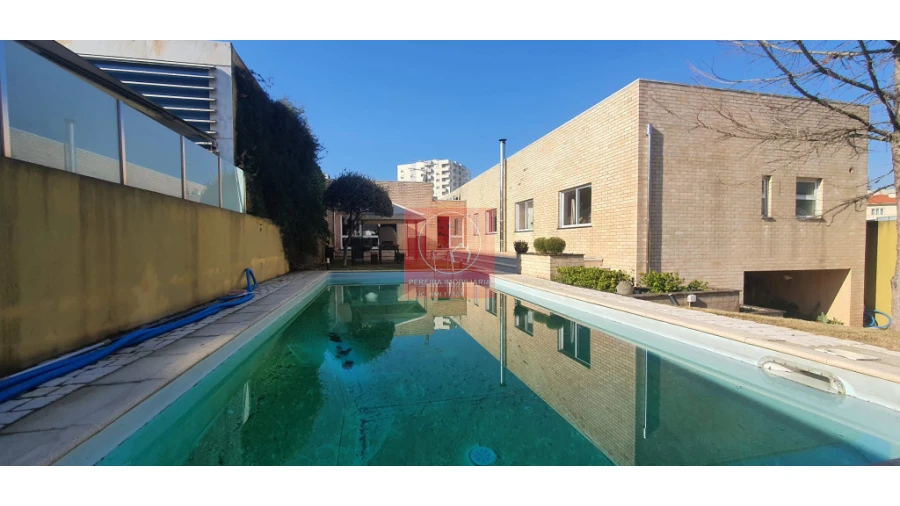 Moradia T5 para Venda em Arcozelo Foto 23